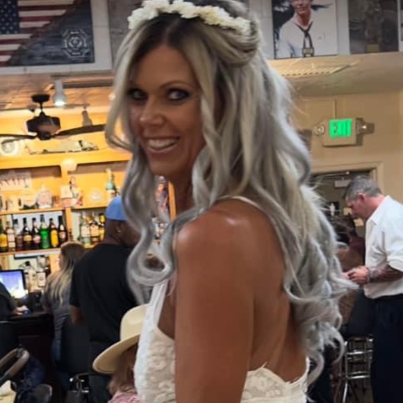 Meet your Posher, Jennifer - Picture 1 of 1